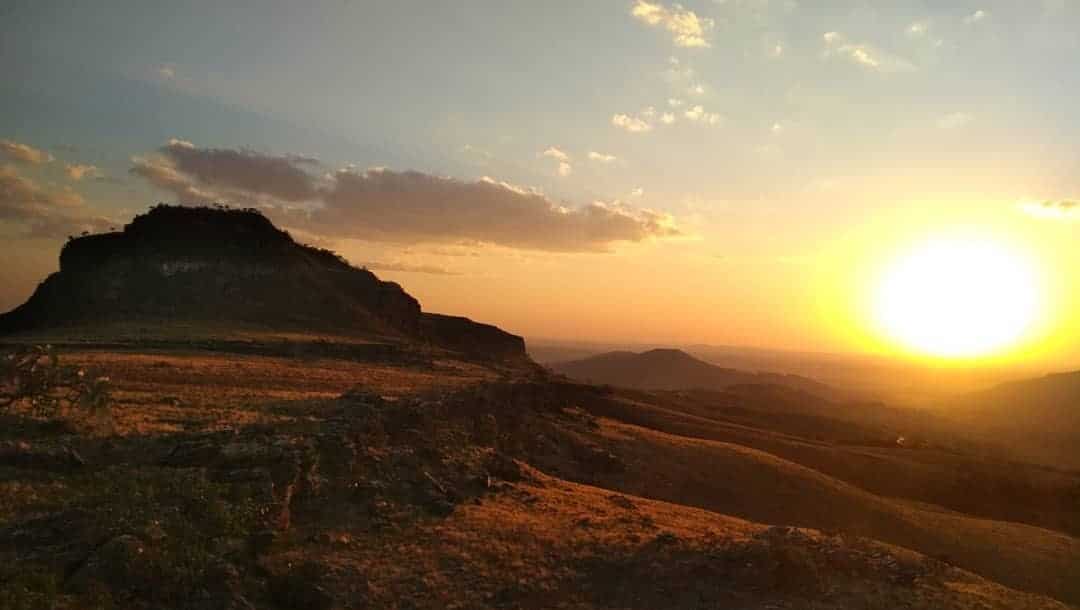 Pico do Cruzeiro, em Luminárias, ao entardecer
