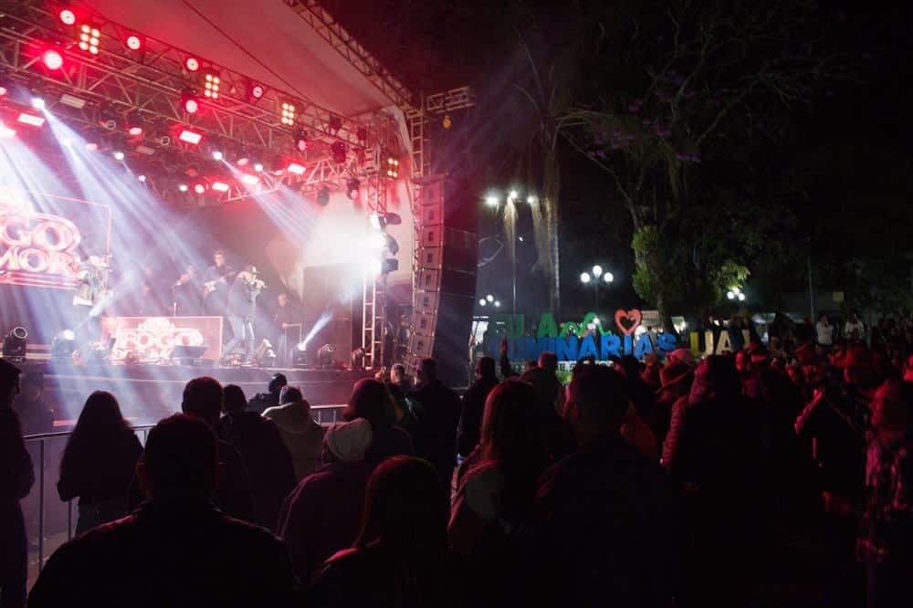 Festa de Julho e letreiro da cidade